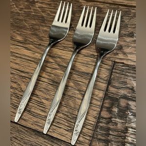 INS88 STAINLESS by INTERNATIONAL SILVER Salad Forks (3)